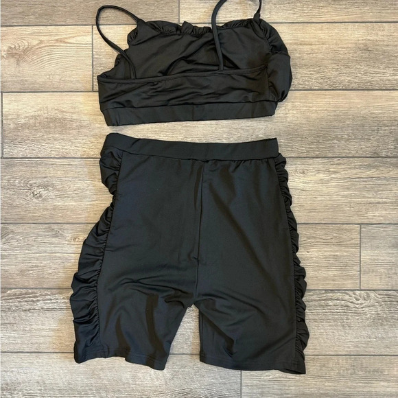 NWT FABONICS Black Ruched Bust Sports Bra & Biker Shorts L - Picture 2 of 3